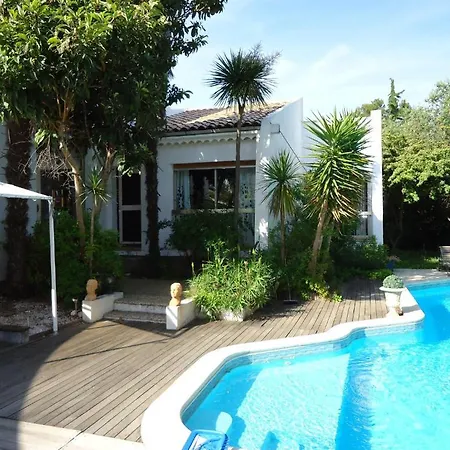 بيت ضيافة La Maison Blanche *