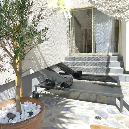 La Maison Blanche بيت ضيافة بزييه