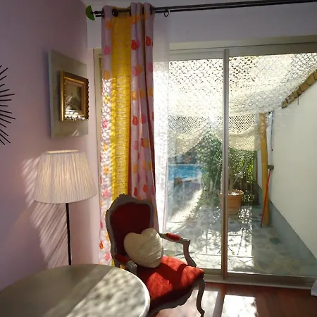 La Maison Blanche بيت ضيافة *